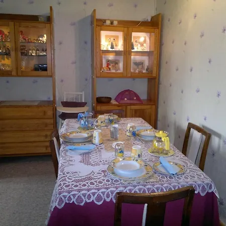 La Maison Jaune Couette-café Bouresse