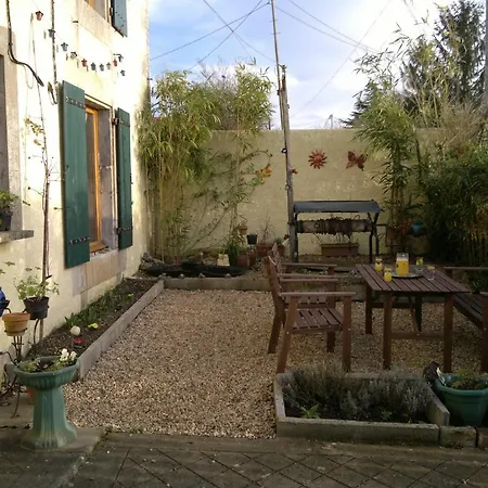 La Maison Jaune Alojamento de Acomodação e Pequeno-almoço 3*